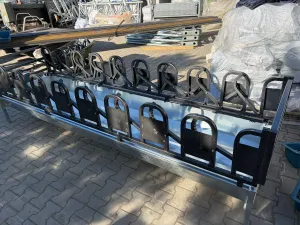 Sheep or Goat Feeder Locking - 2